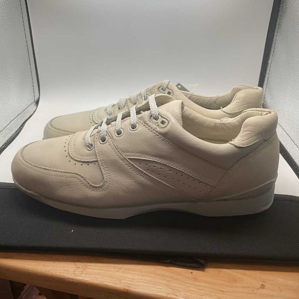 Levi’s Autoflex Comfort System - Lace Up Shoes - Beige - Men’s Size 8.5M - Picture 3 of 9